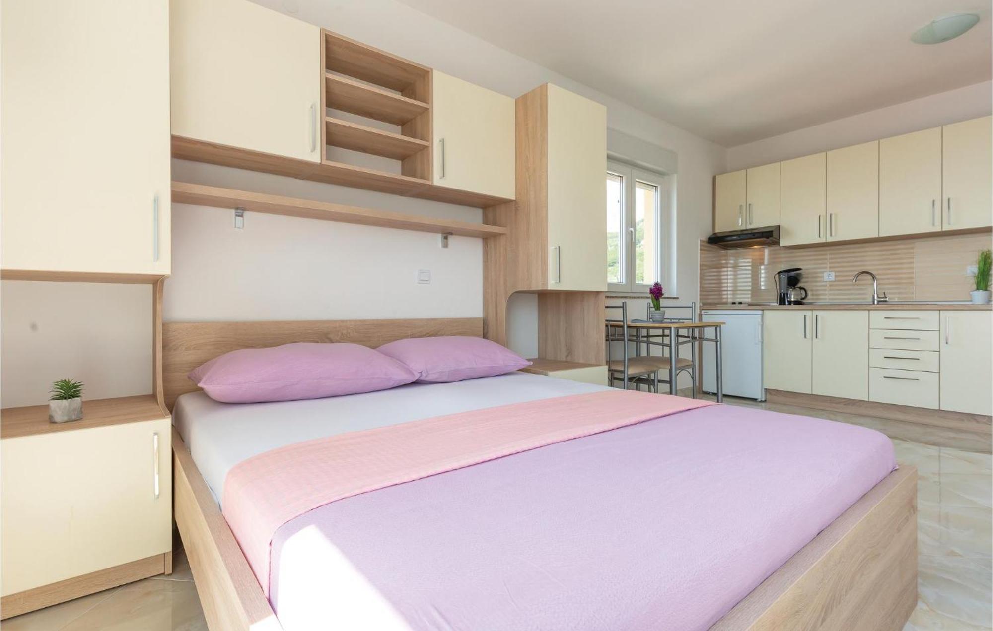 Gorgeous Apartment In Krvavica With Kitchen Ngoại thất bức ảnh